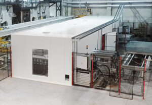 Cabina acústica industrial instalada en una planta de madera en Croacia.