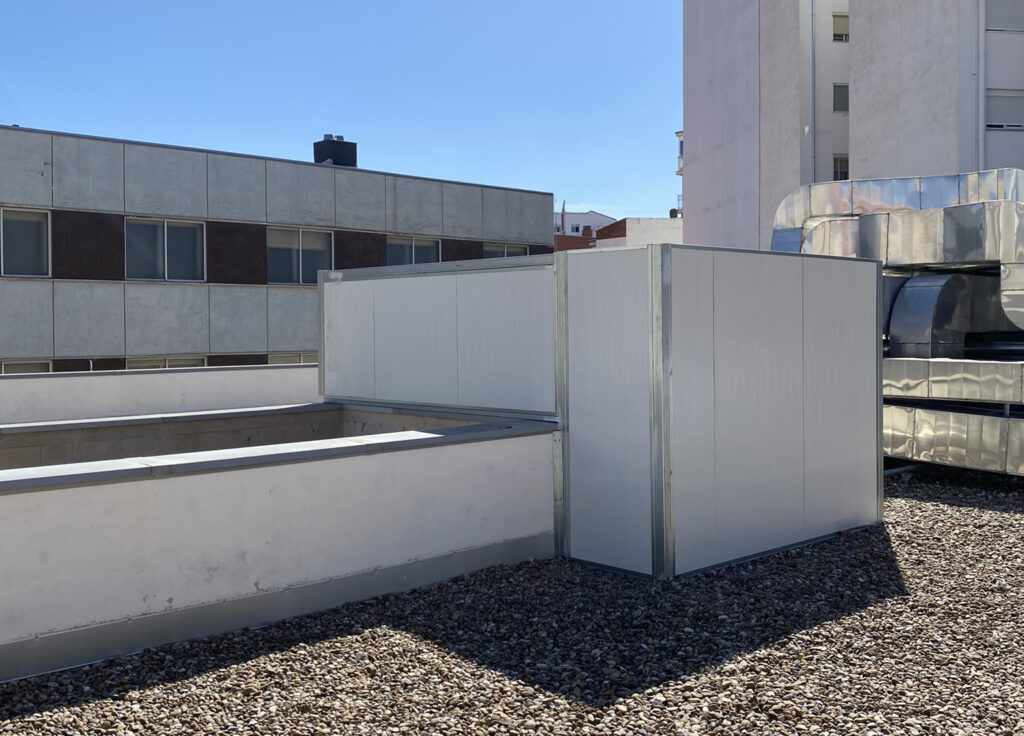 pantalla acústica climatización centro salud Iberacústica
